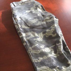 New with tags Hue leggings